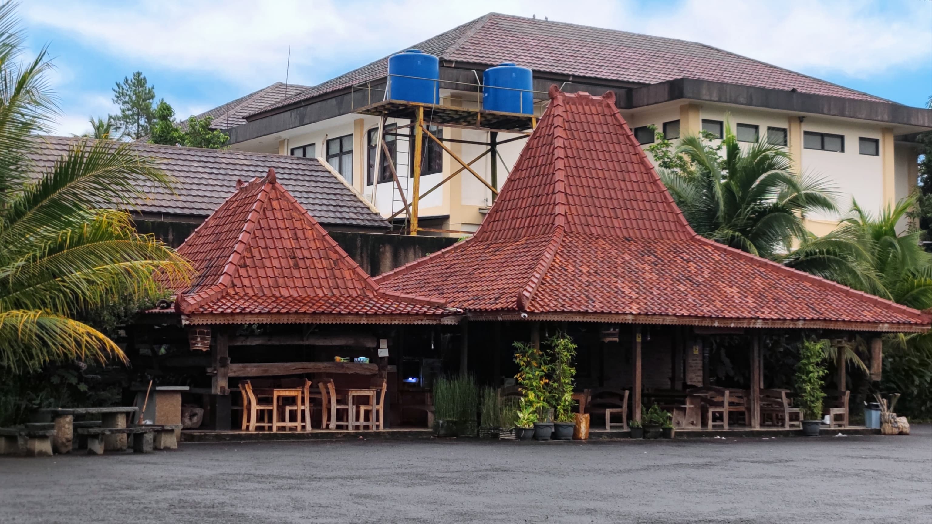 Tumaritis Property