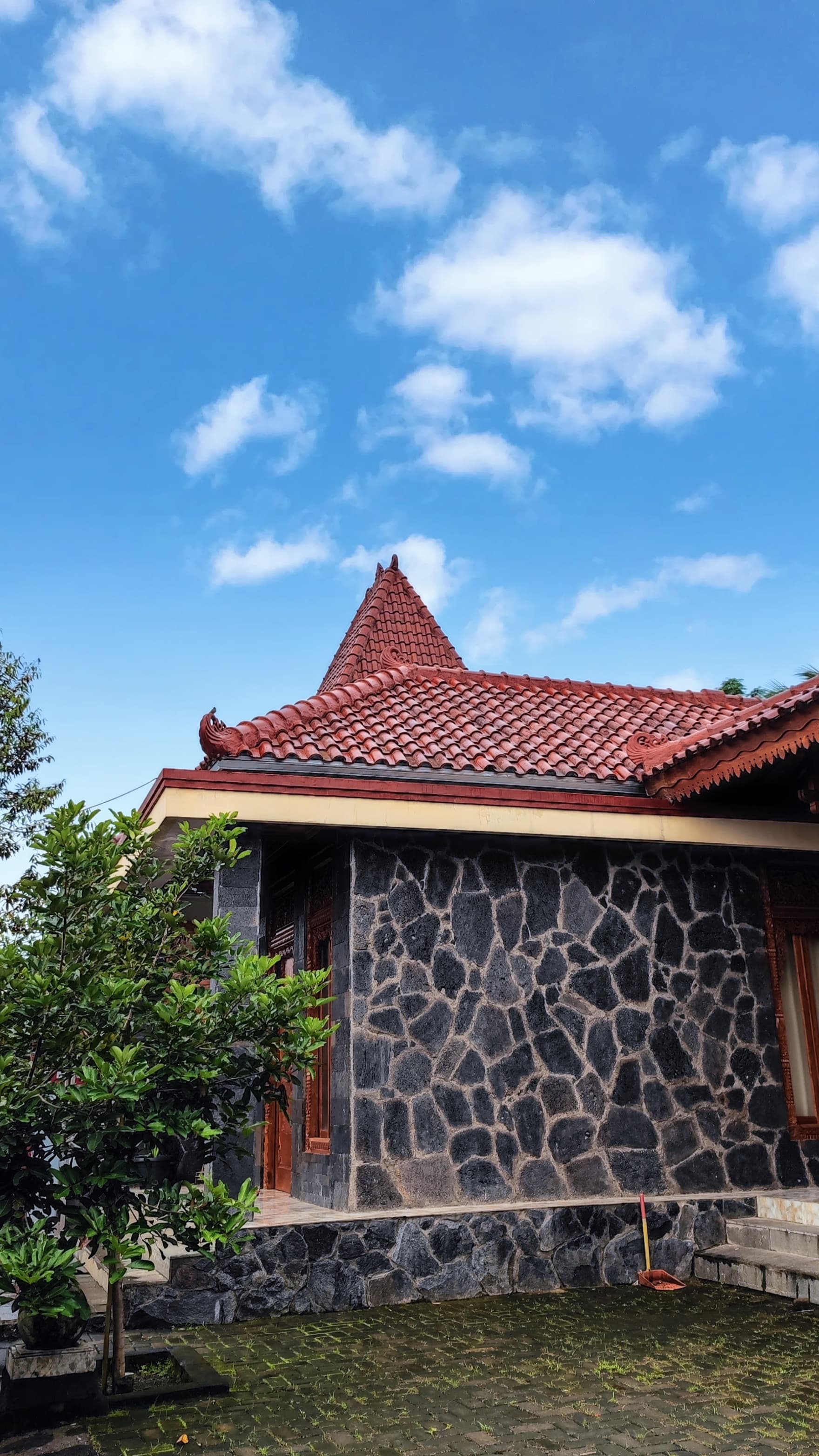 Tumaritis Property