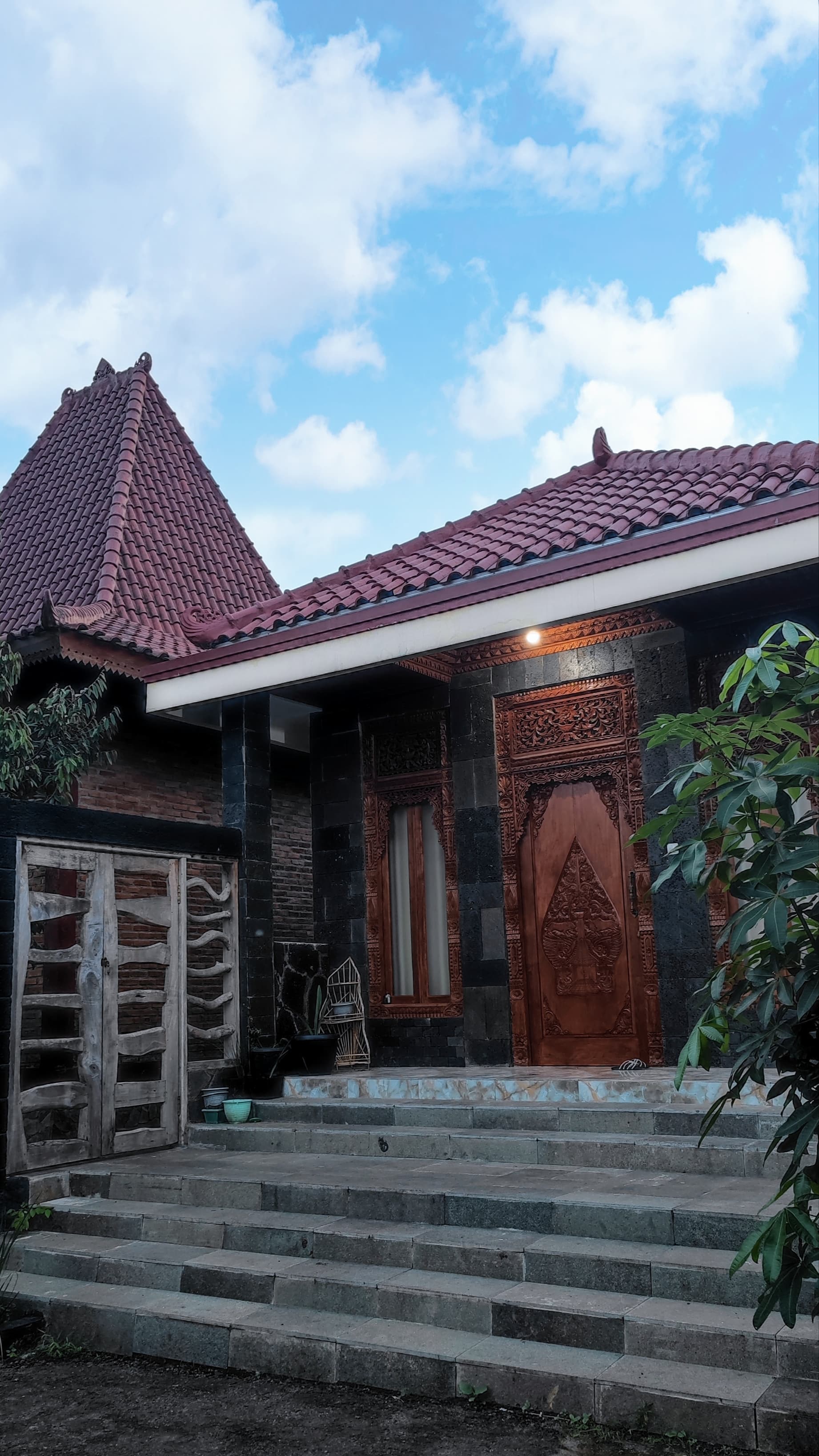 Tumaritis Property